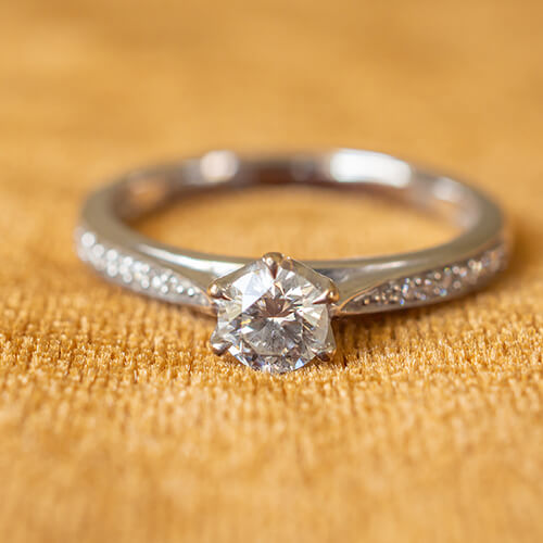 Top Reasons to Buy a Thin Band Engagement Ring