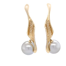 Load image into Gallery viewer, 18ct Yellow Gold Autore Golden South Sea Pearl and Diamond Twist Drop Earrings 1.00ct