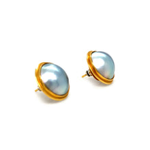 Load image into Gallery viewer, 18ct Yellow Gold Mabe Tahitian Pearl Earrings 17mm 10.26g