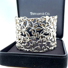 Load image into Gallery viewer, Tiffany &amp; Co Paloma Picasso Olive Leaf Cuff